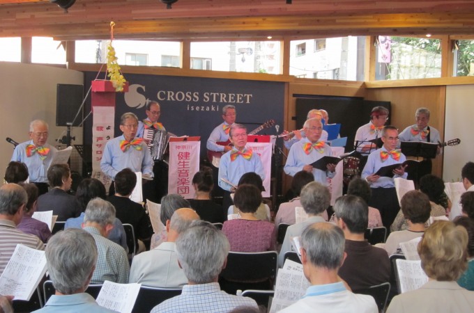 神奈川健生音楽団”歌声サロン・伊勢佐木”（2011年6月9日スタート） 高齢者に元気を！ 商店街に賑わいを